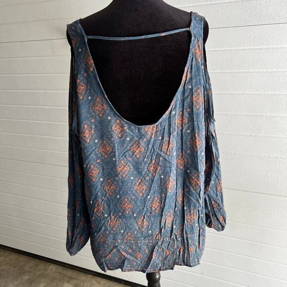 TORRID 0 (size 12) open shoulder long sleeve blouse - Picture 4 of 10